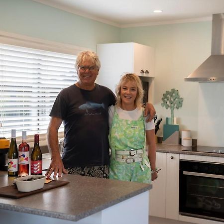 Beach Front Wine Makers Cottage Te Awanga Exterior foto