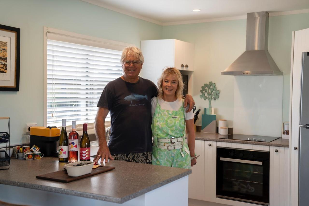 Beach Front Wine Makers Cottage Te Awanga Exterior foto