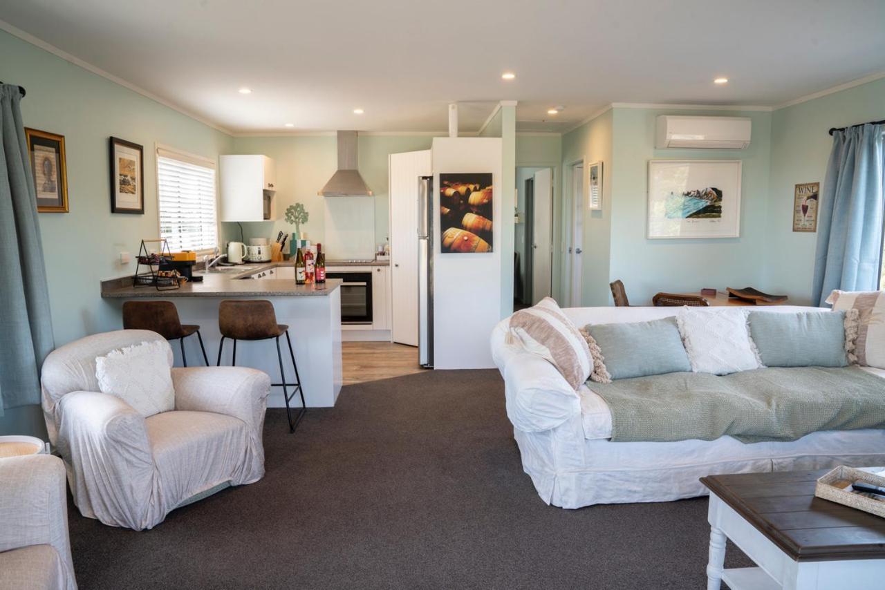 Beach Front Wine Makers Cottage Te Awanga Exterior foto
