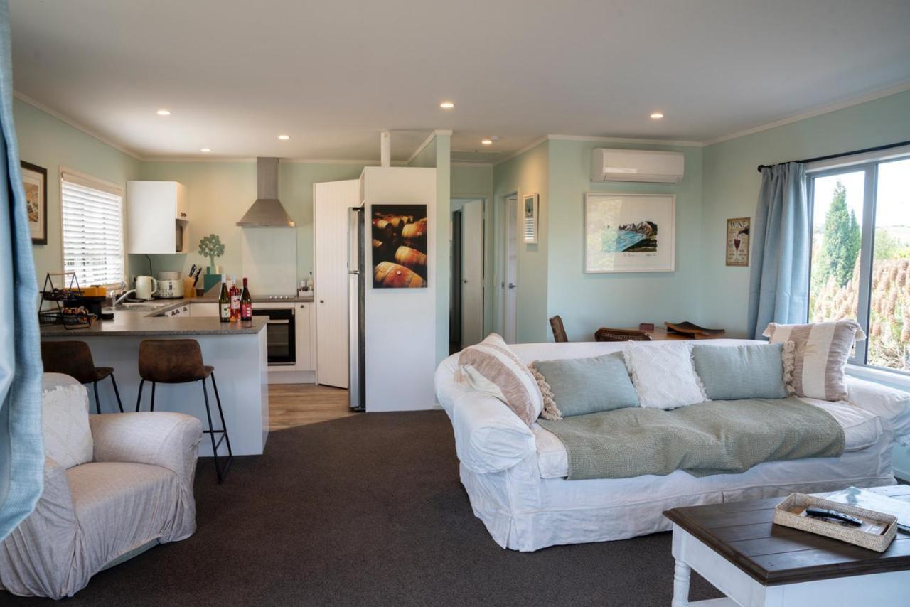 Beach Front Wine Makers Cottage Te Awanga Exterior foto