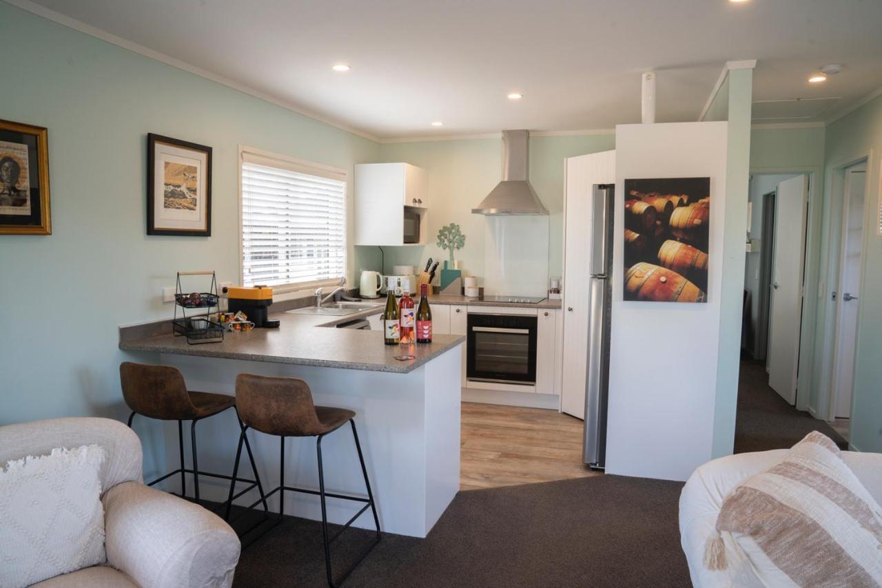 Beach Front Wine Makers Cottage Te Awanga Exterior foto